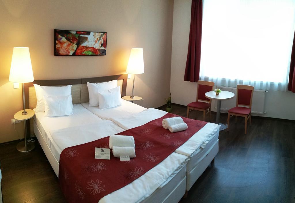 Gyöngyös Hotel Opal Superior - Adults Only מראה חיצוני תמונה