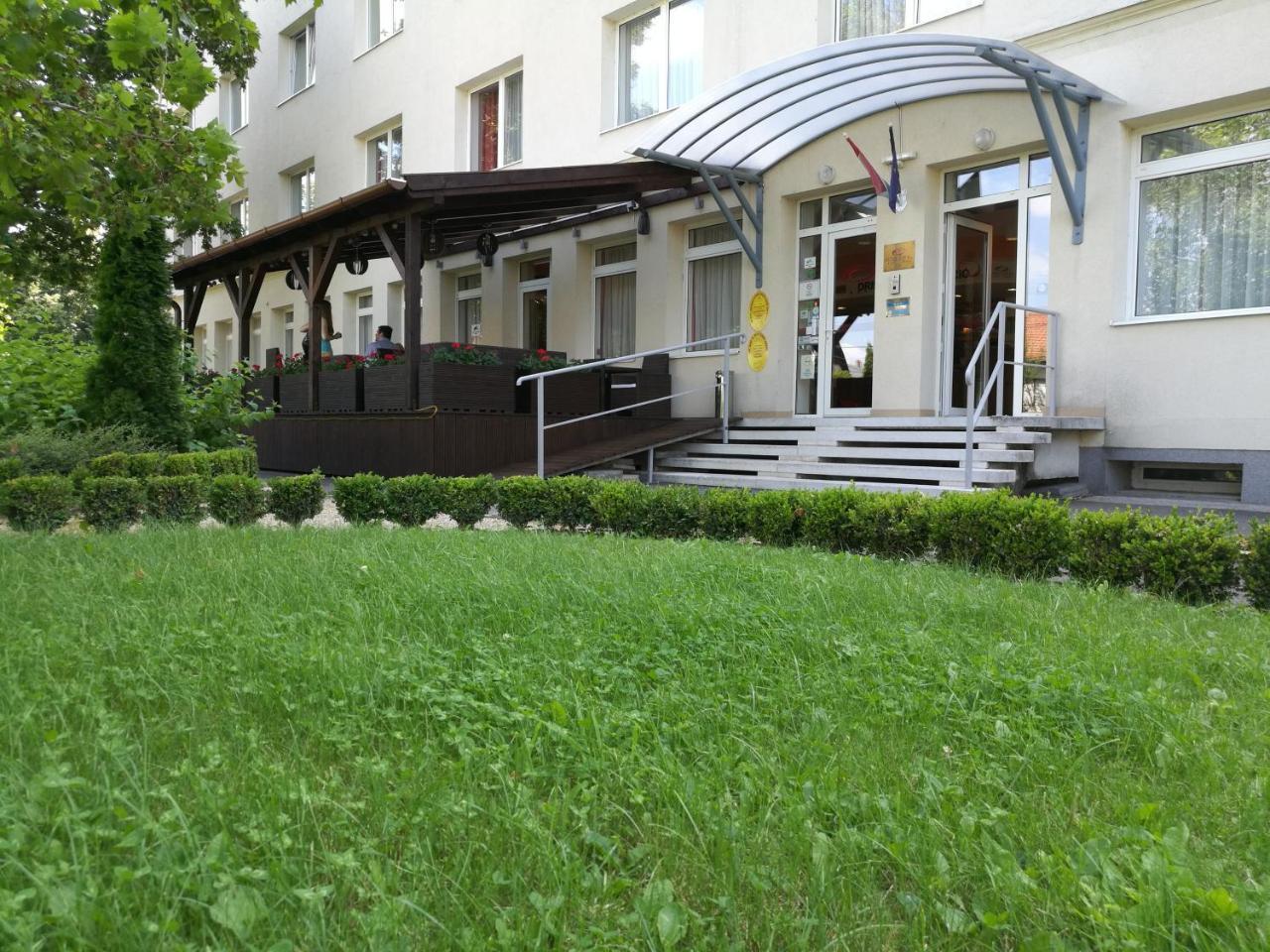 Gyöngyös Hotel Opal Superior - Adults Only מראה חיצוני תמונה